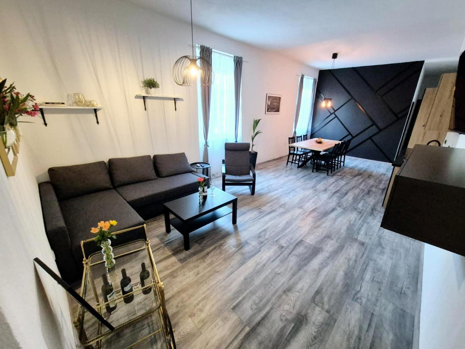 Holiday Apartment *